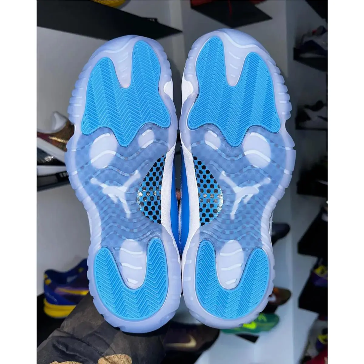 Nike shoes - Air Jordan Retro - Air Retro - FV5104-100 - Blue 9