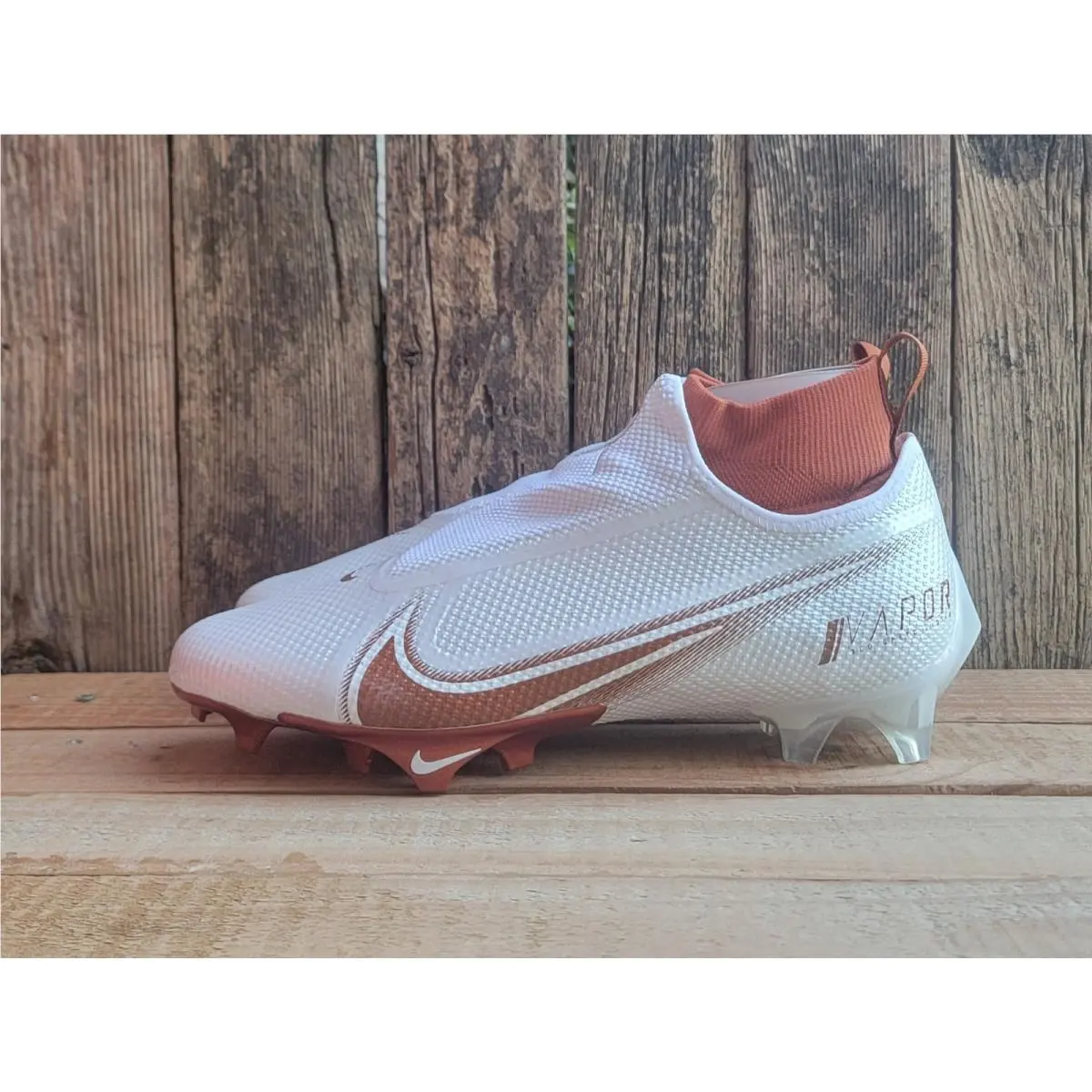 Nike Vapor Edge Pro 360 Texas Longhorns Football Chrome Men`s Sz 9.5 CV1678-101
