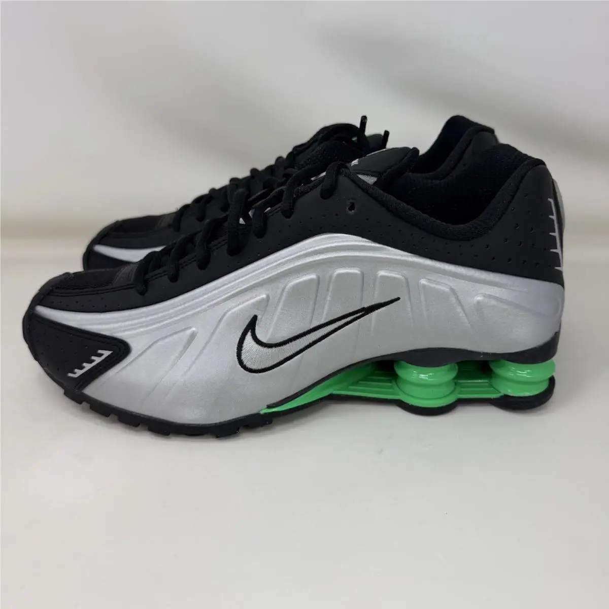 Nike shoes - Nike Shox R4 - Shox - HQ1988-006 - Black 0