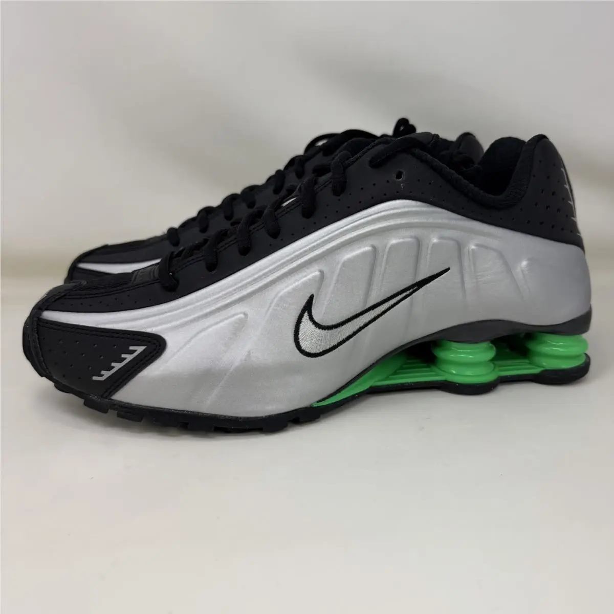 Nike shoes - Nike Shox R4 - Shox - HQ1988-006 - Black 0