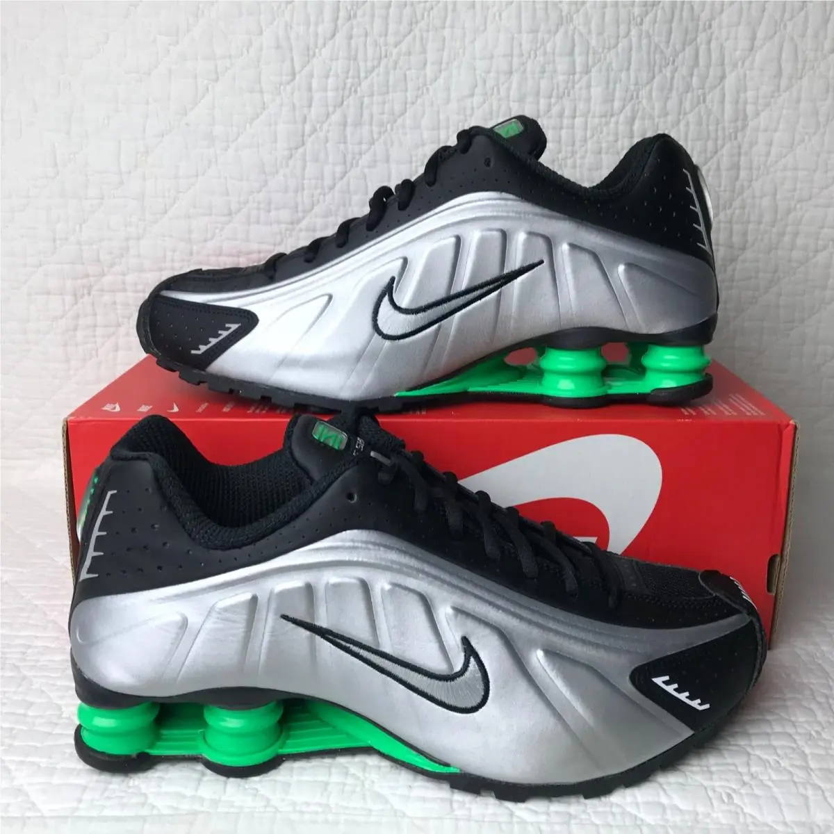 Nike Shox R4 Shoes Men’s SZ 9 Metallic Silver Green HQ1988-006