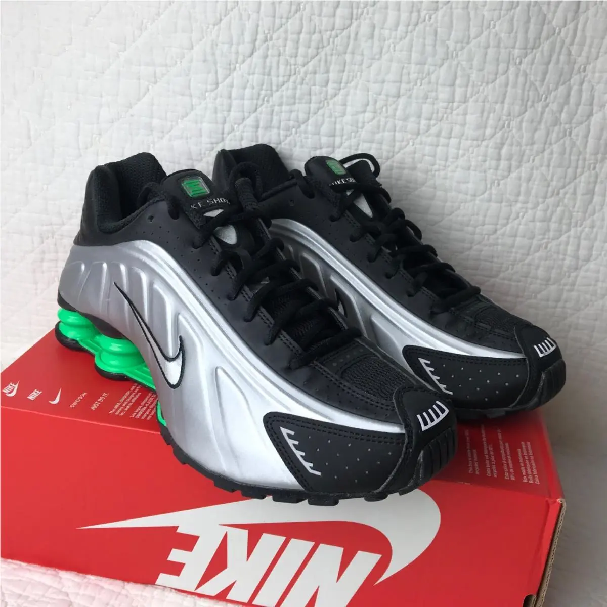 Nike shoes - Nike Shox R4 - Shox - HQ1988-006 - Metallic Silver green black 8