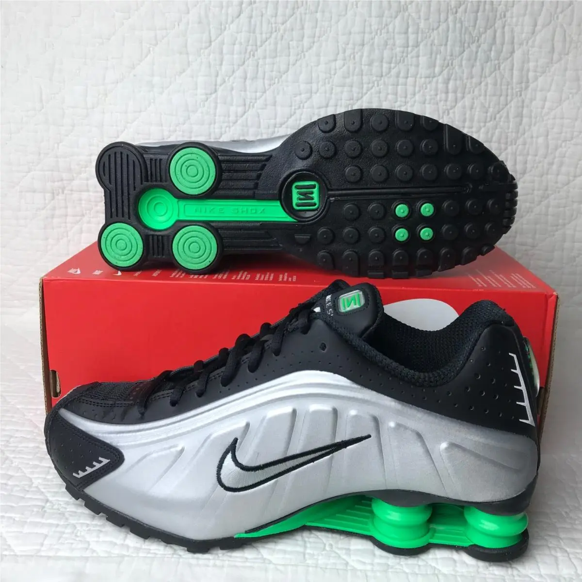 Nike shoes - Nike Shox R4 - Shox - HQ1988-006 - Metallic Silver green black 2