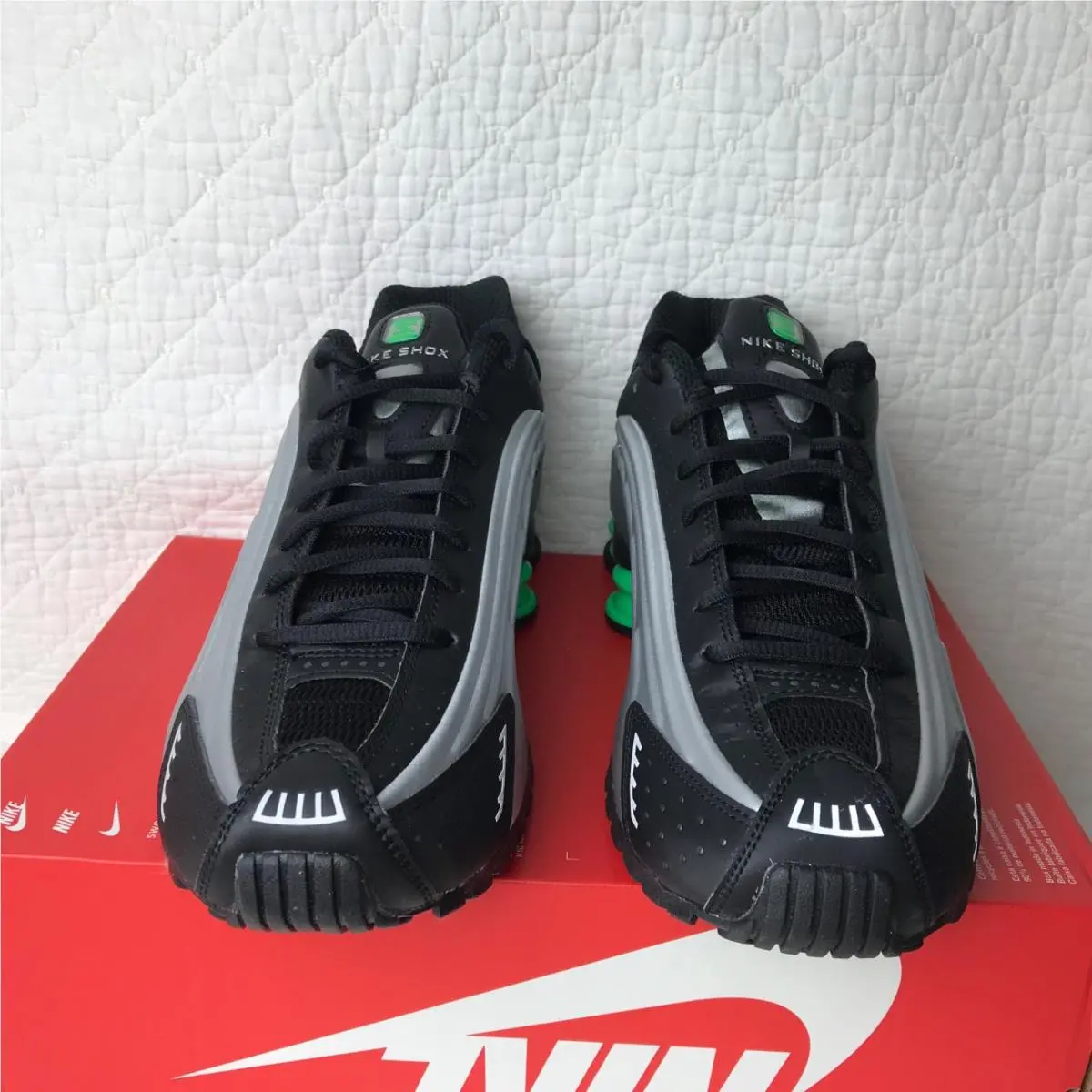 Nike shoes - Nike Shox R4 - Shox - HQ1988-006 - Metallic Silver green black 3