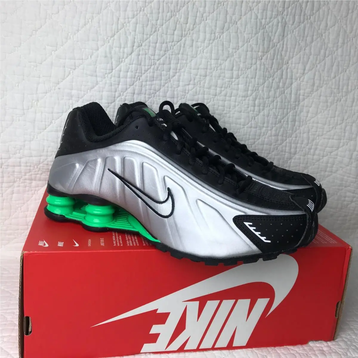 Nike shoes - Nike Shox R4 - Shox - HQ1988-006 - Metallic Silver green black 7