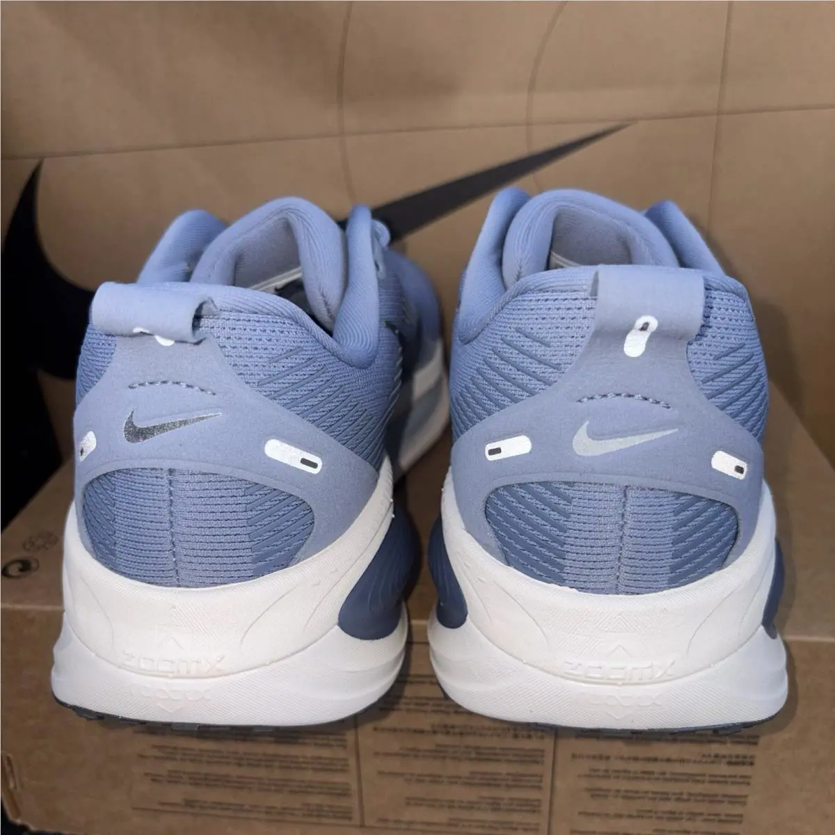 Nike shoes - Nike Vomero 18 - Vomero - HM6803-402 - Blue 3