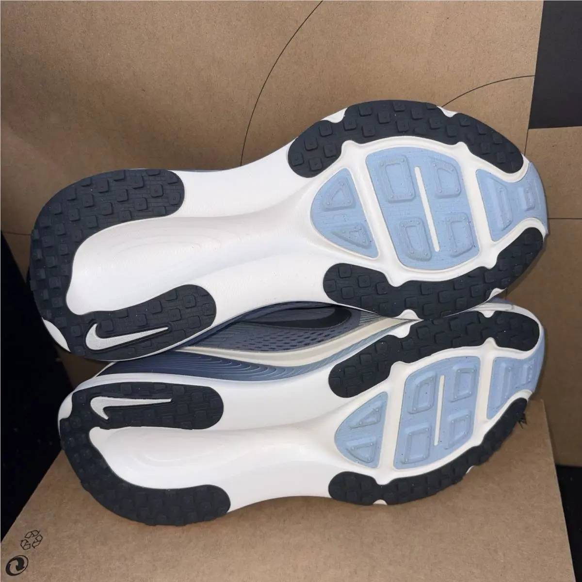 Nike shoes - Nike Vomero 18 - Vomero - HM6803-402 - Blue 4