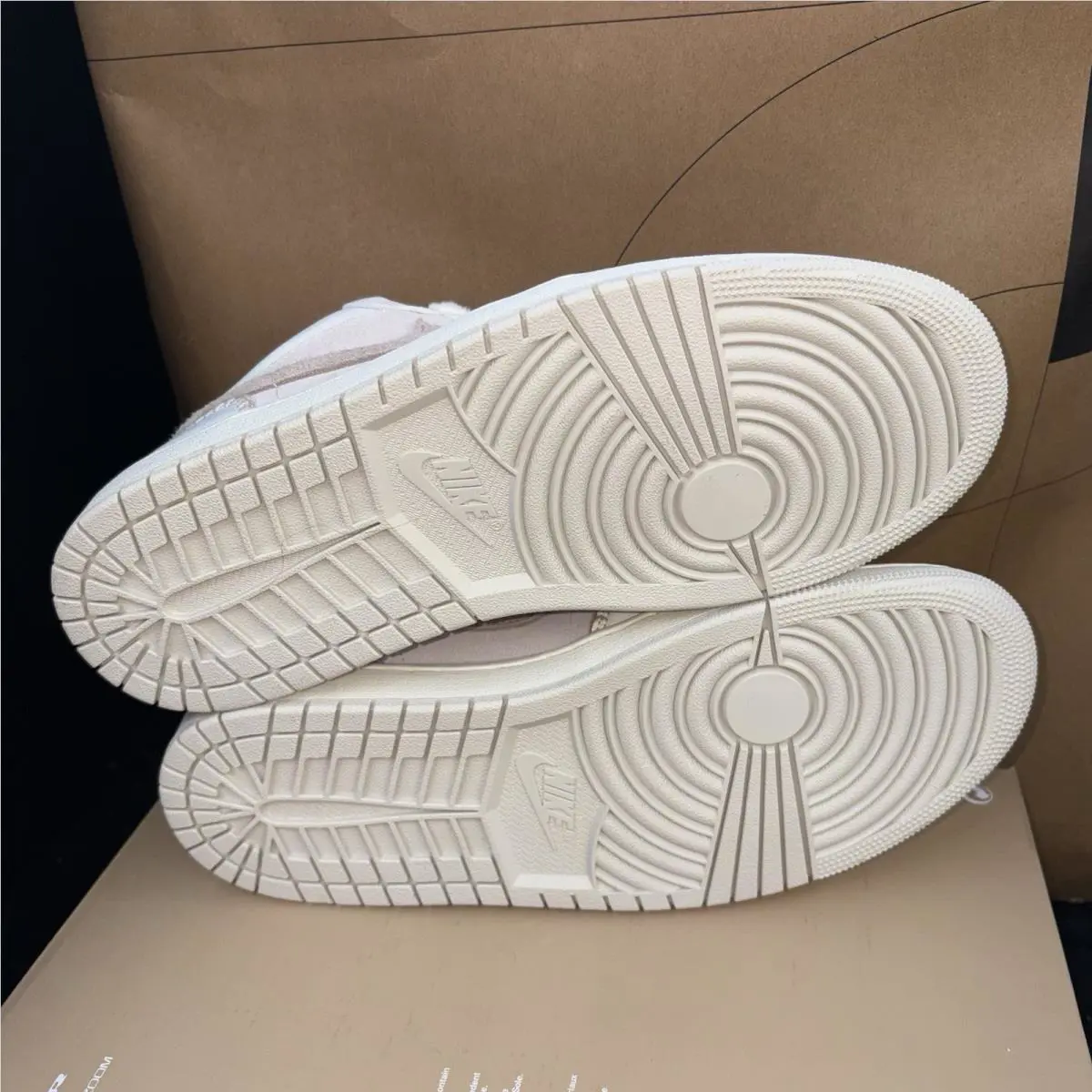 Nike shoes - Nike Air Jordan 1 - Air - Brown 5