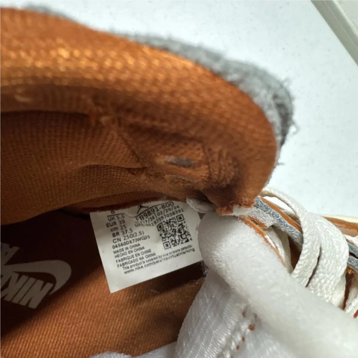 Nike shoes - 1 - FB9891 - Orange 4