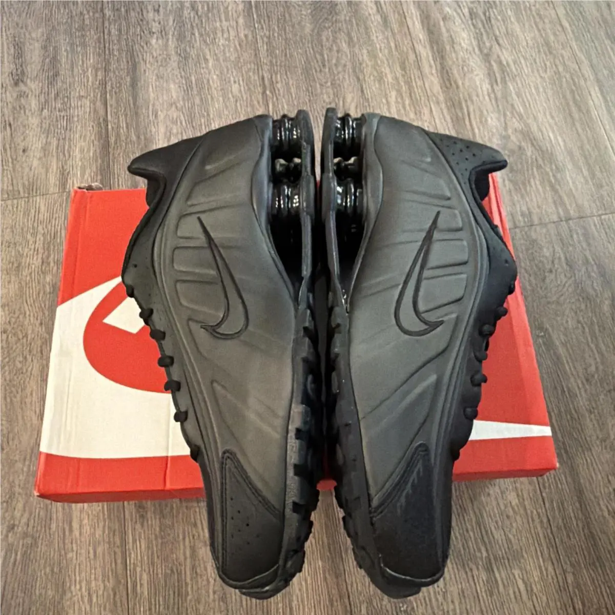 Nike shoes - Black (UPC: 197859087143) 1