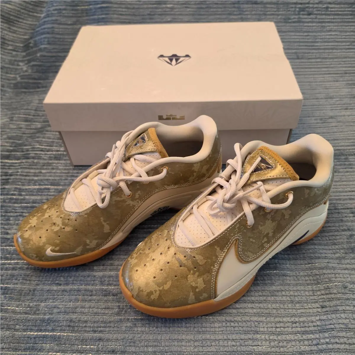 Nike shoes - Nike LeBron XXII KC GS - Gold 3