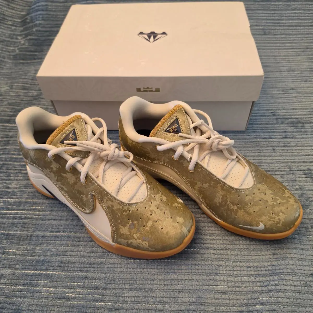 Nike shoes - Nike LeBron XXII KC GS - Gold 4