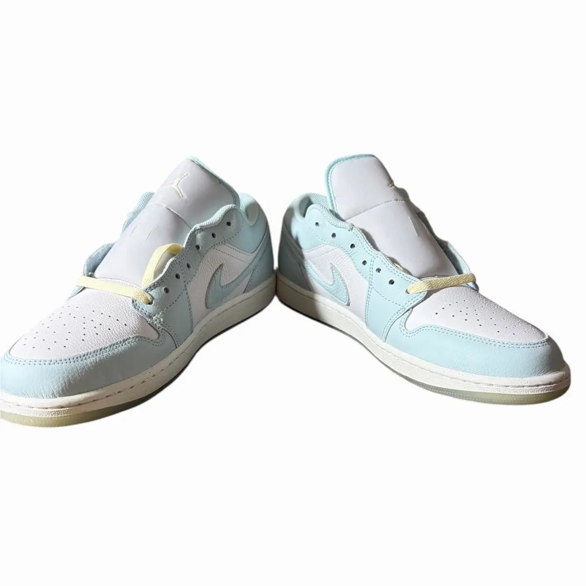 Nike shoes - White 2