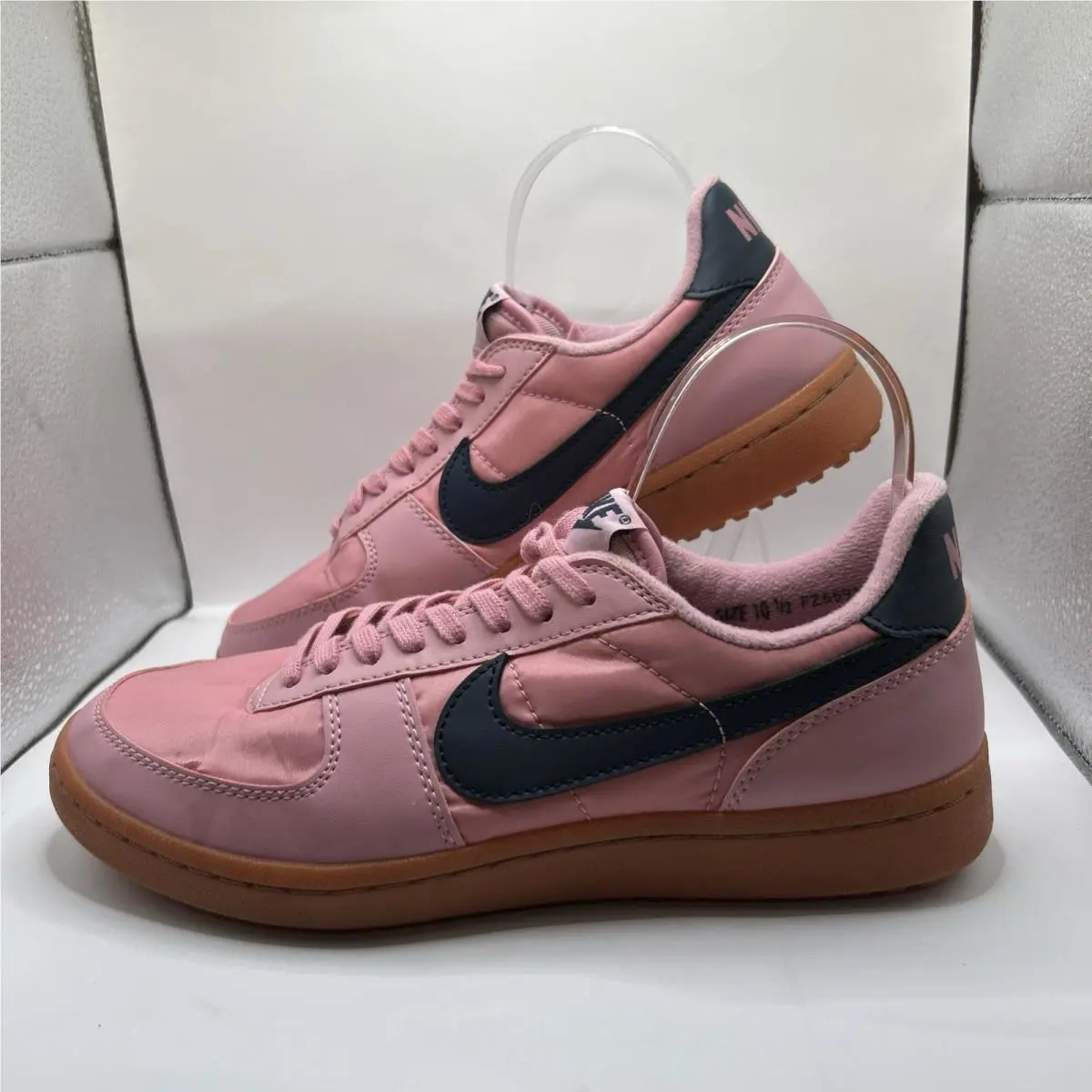 Nike shoes - Pink (UPC: 00197602578737) 1