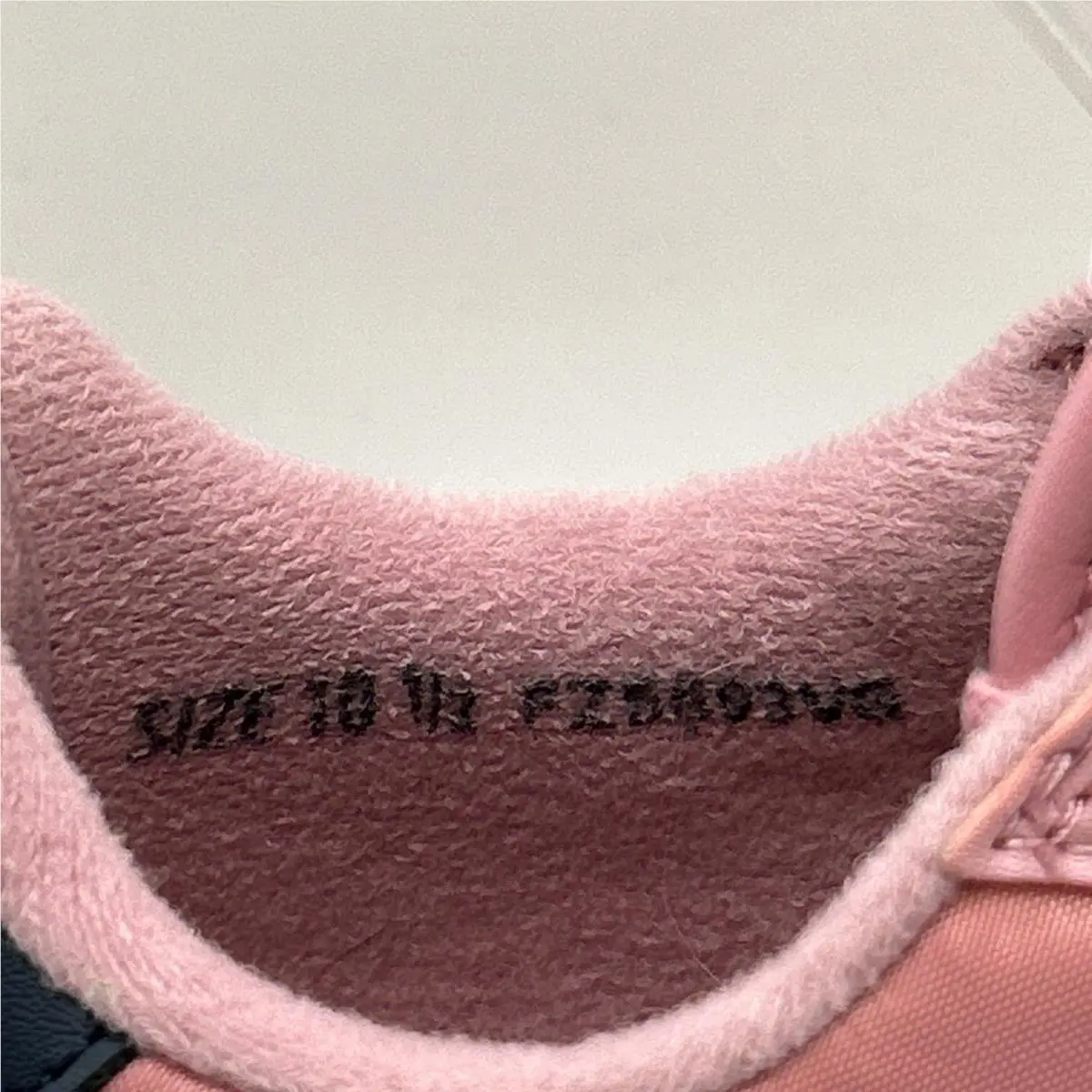 Nike shoes - Pink (UPC: 00197602578737) 17