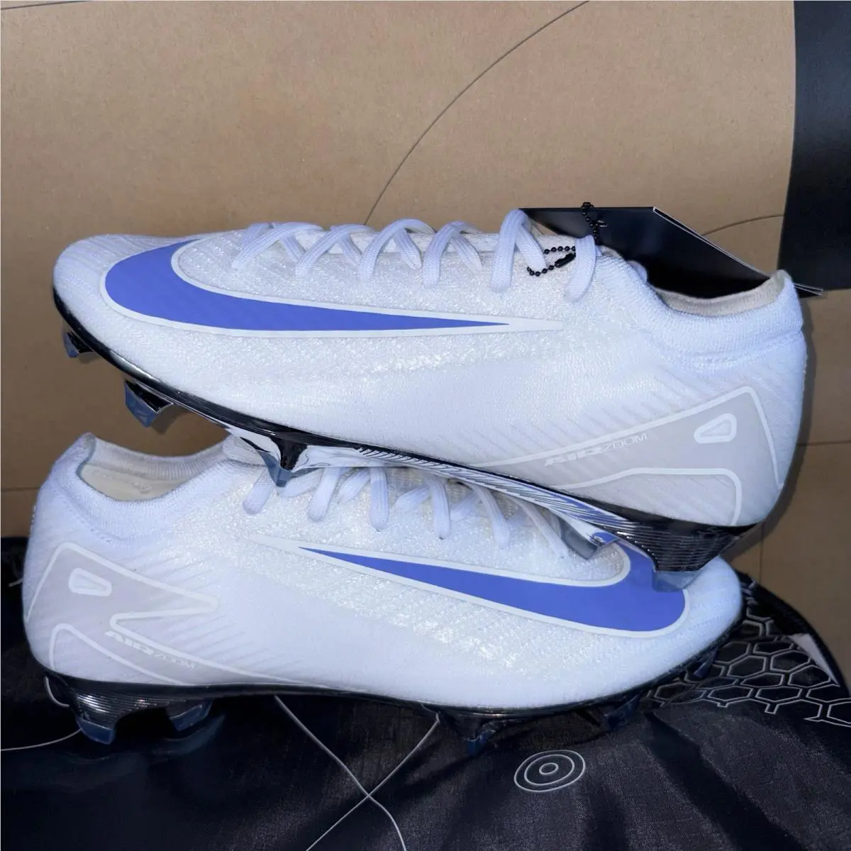Nike shoes - Blue (UPC: 197864588772) 0