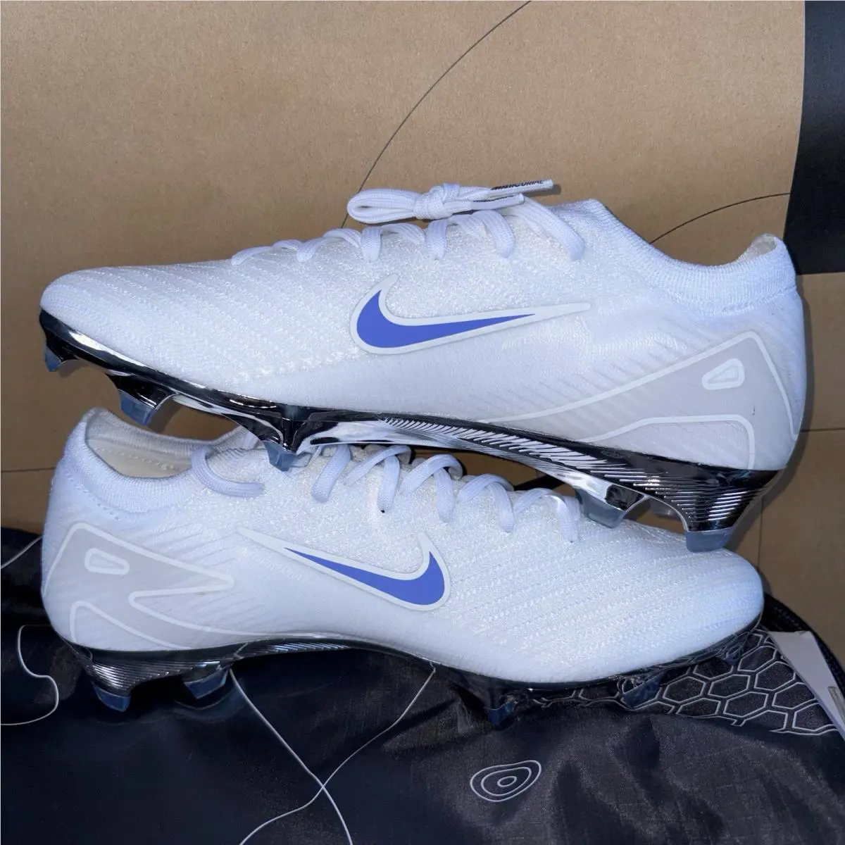 Nike shoes - Blue (UPC: 197864588772) 1