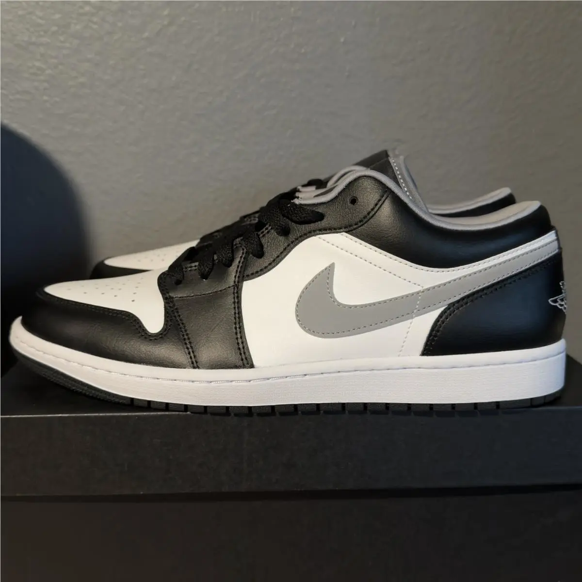 Nike shoes - Air Jordan 1 - Air - 553558-040 - Black (UPC: 0195238857493) 1