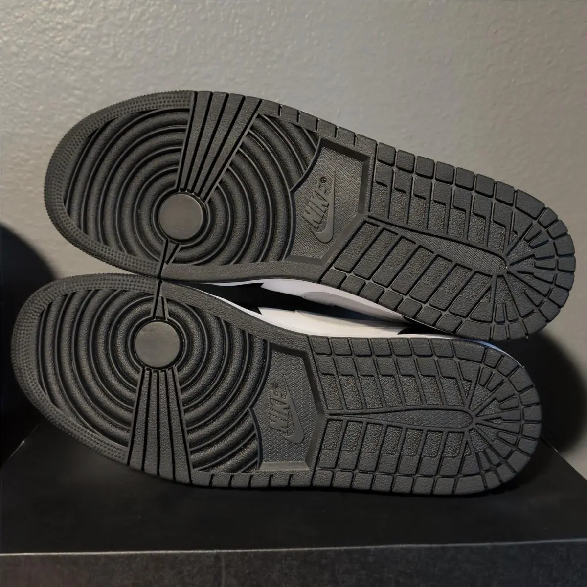 Nike shoes - Air Jordan 1 - Air - 553558-040 - Black (UPC: 0195238857493) 4