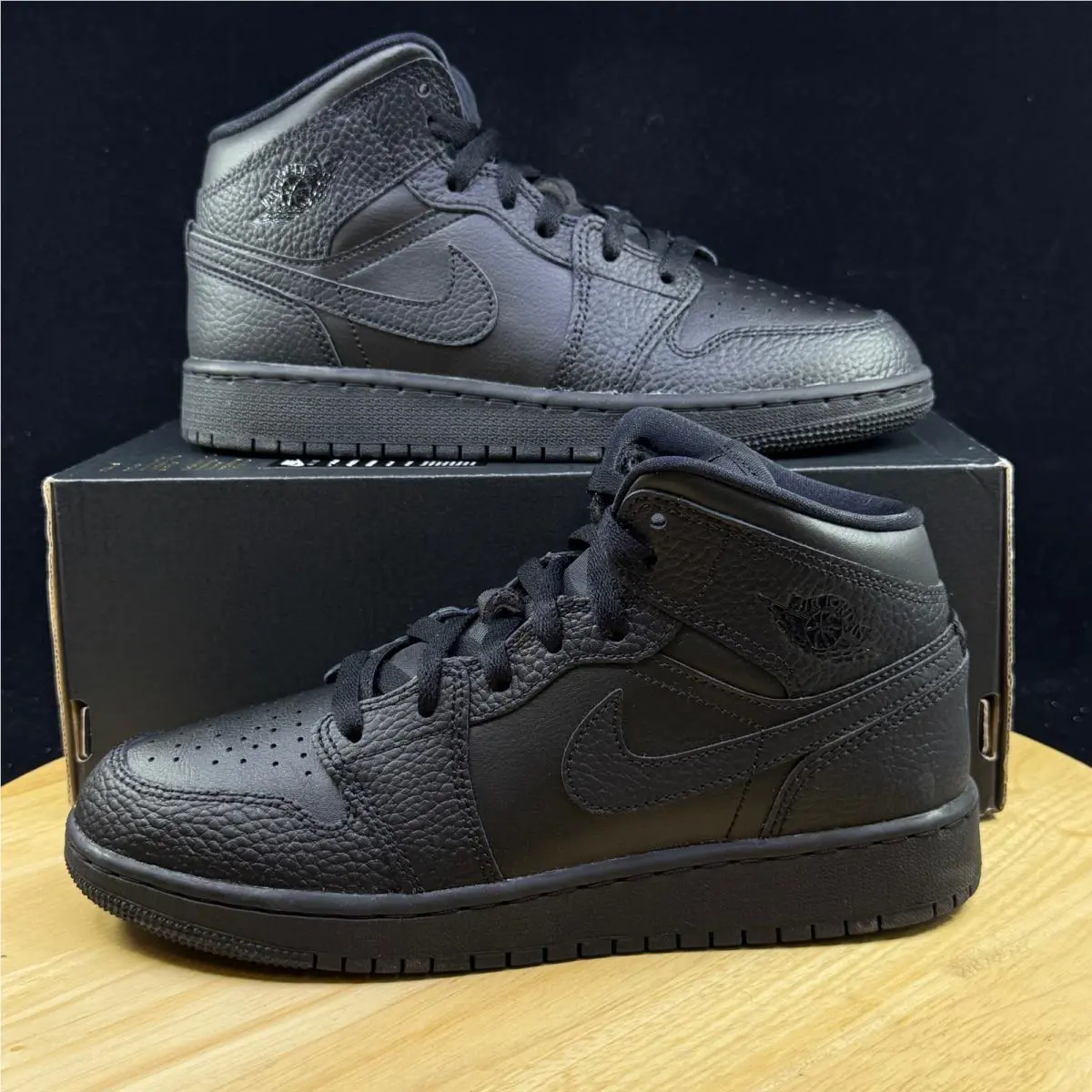 Nike Air Jordan 1 Mid Black GS 5.5Y / Wmns 7 554725-091 Sneakers