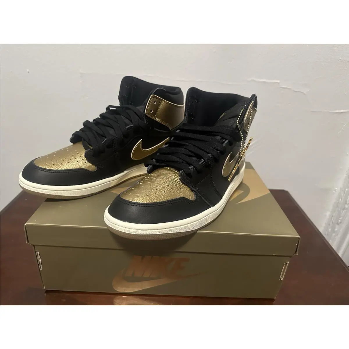Nike shoes - Gold 0