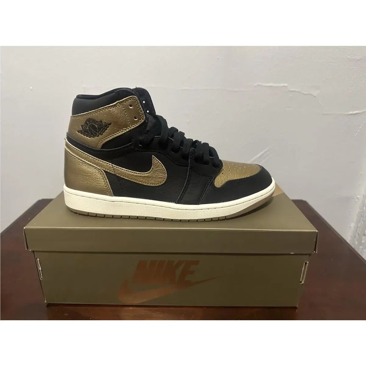 Nike shoes - Gold 2
