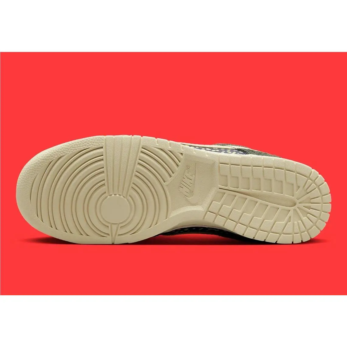 Nike shoes - Sequoia/Alabaster-Safety Orange (UPC: 196607599679) 5