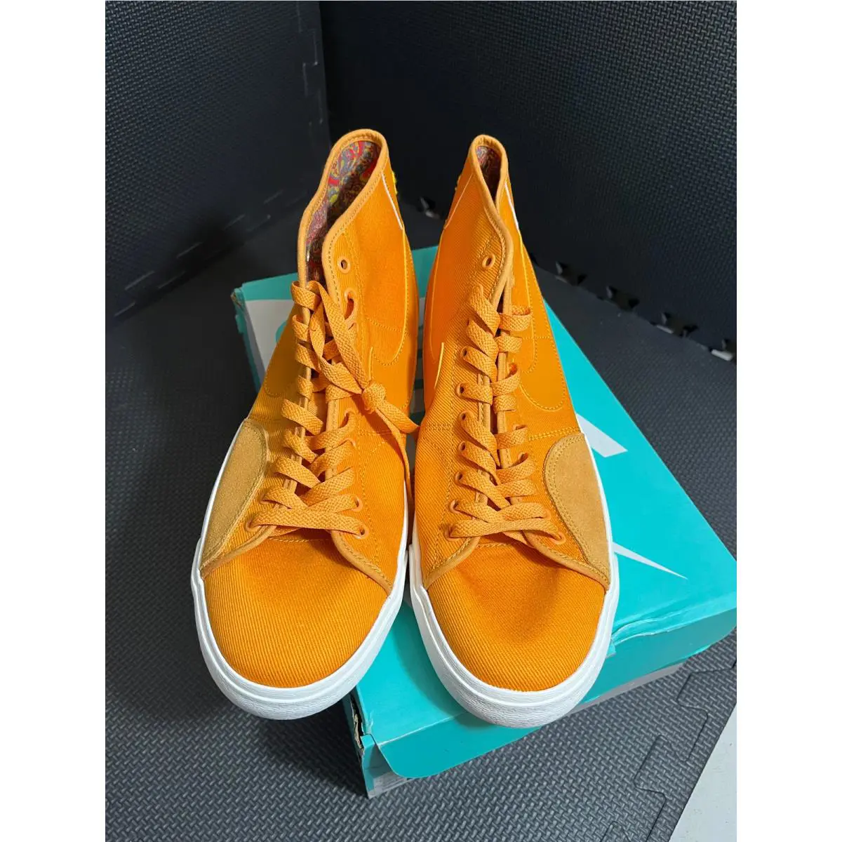 Nike shoes - Yellow 2