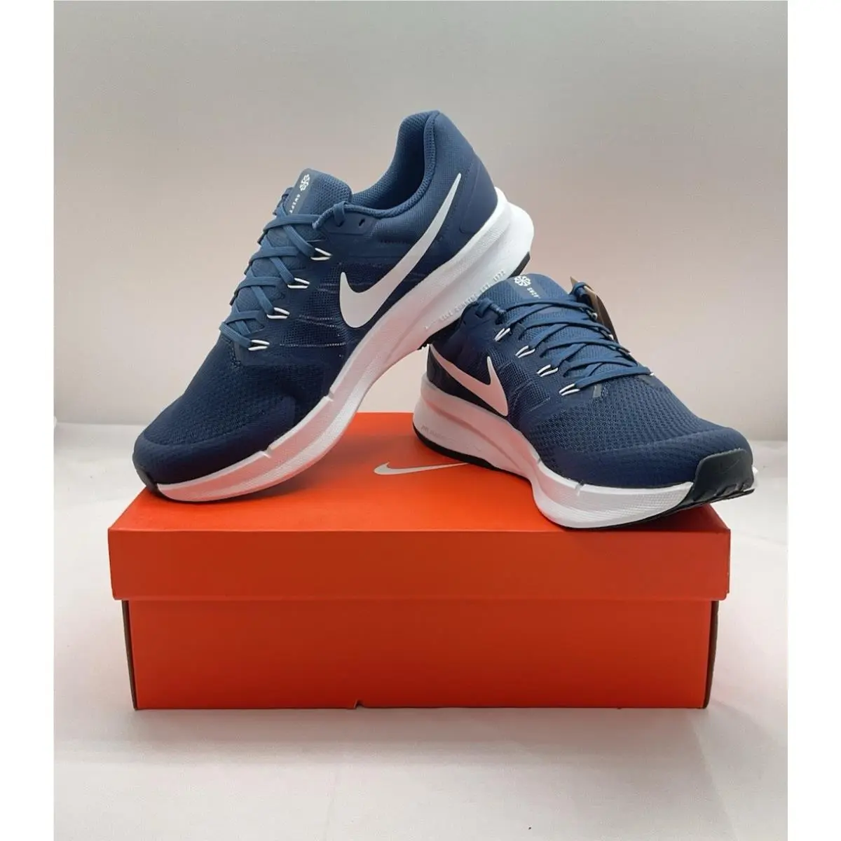 Nike Run Swift 3 Men`s Size 12 Women`s Size 13.5 Midnight Navy/pure Platinum - Navy