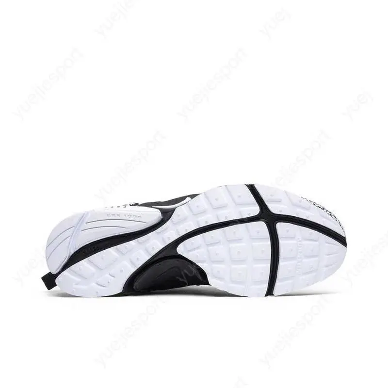 Nike shoes - Black/White 3
