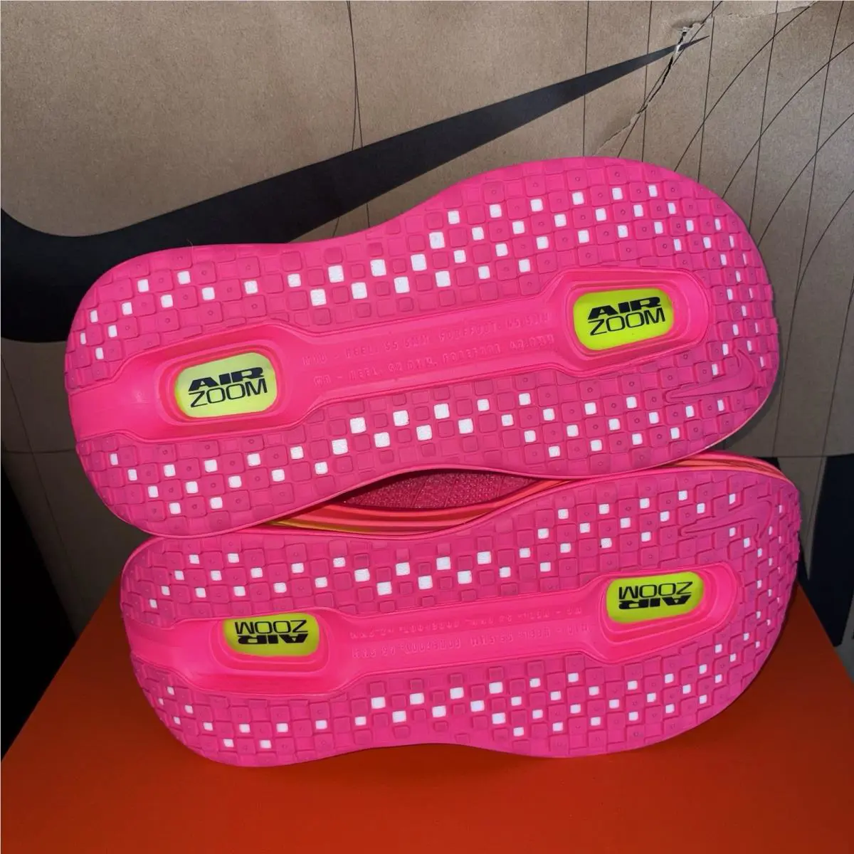 Nike shoes - Nike Vomero Premium - Vomero Premium - HM5973-400 - Hyper Pink (UPC: 198486938051) 4