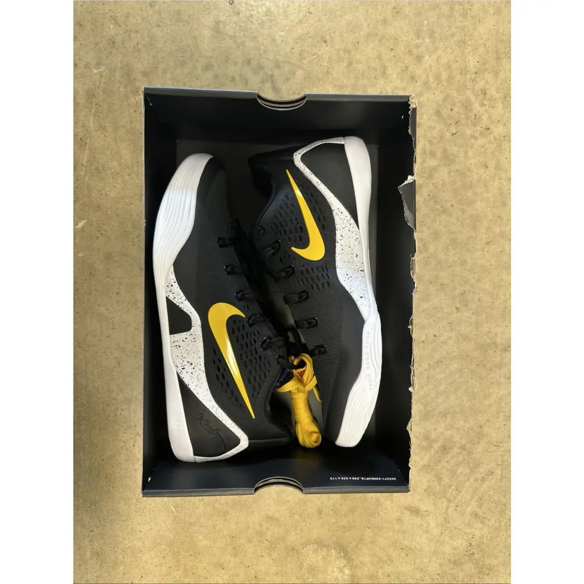 Nike shoes - Nike Kobe 9 - Kobe - Black, Yellow, White 3