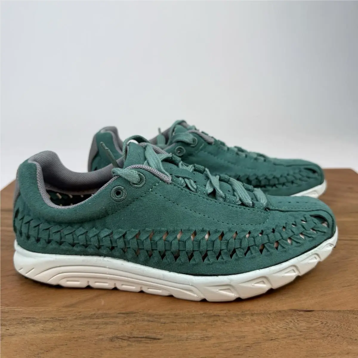Big Kids Nike Mayfly Woven Jade Glaze Suede Sneakers Shoes Size 4 Y