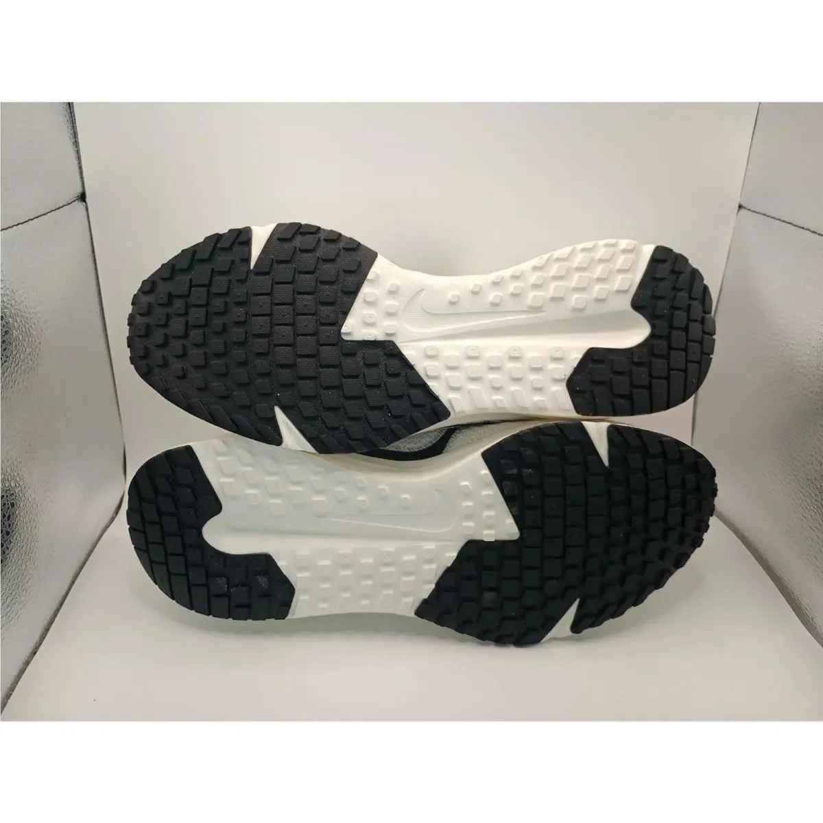 Nike shoes - White 4