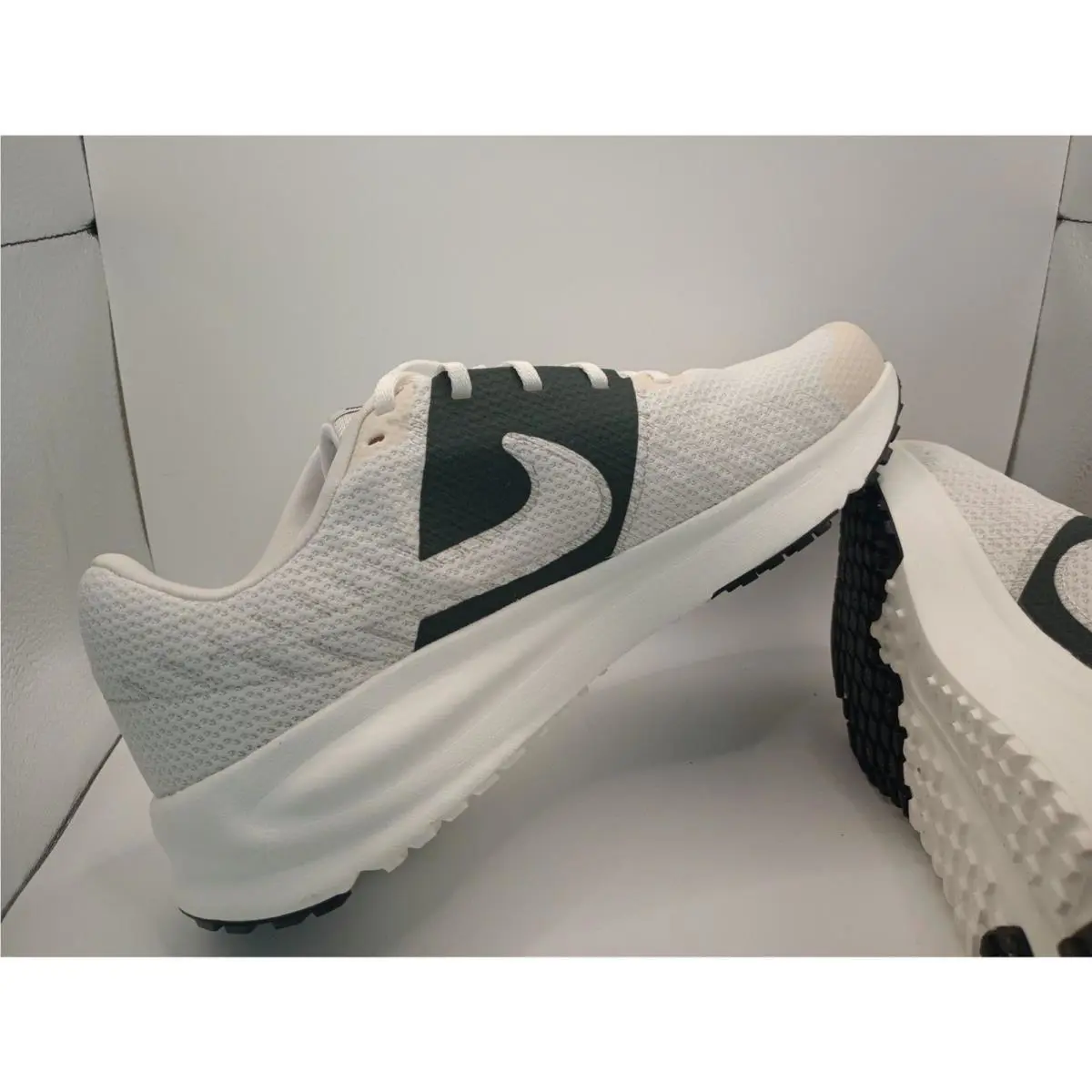 Nike shoes - White 3