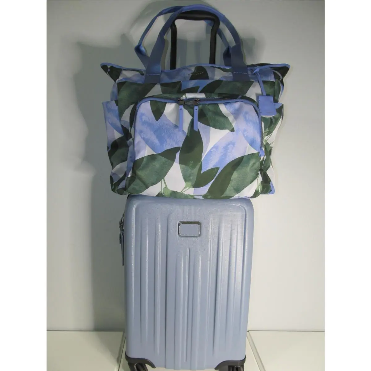 Tumi Womens Extended Trip Blue Luggage Set Carry On Travel Tote Cosmetic