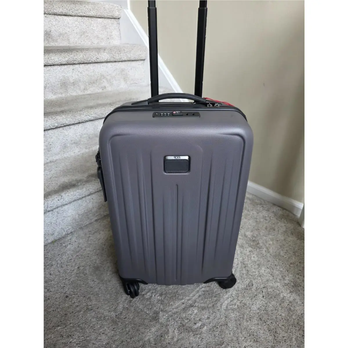 Tumi V4 22 International Expandable 4 Wheeled Carry-on in Gray