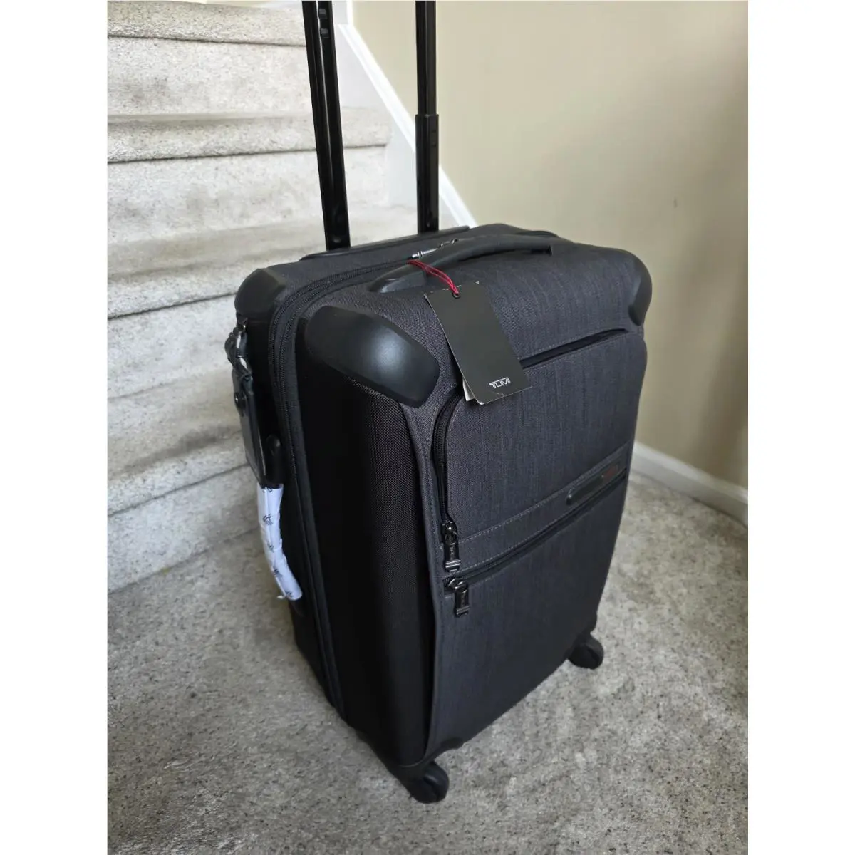 Tumi International Expandable 4 Wheel Carry-on in Charcoal/black