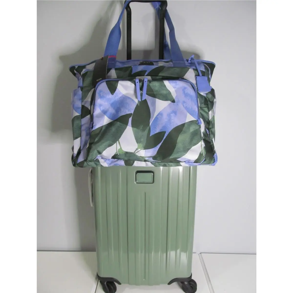 Tumi Womens Summer Green Luggage Set Carry On-travel Satchel Cosmetic Kit