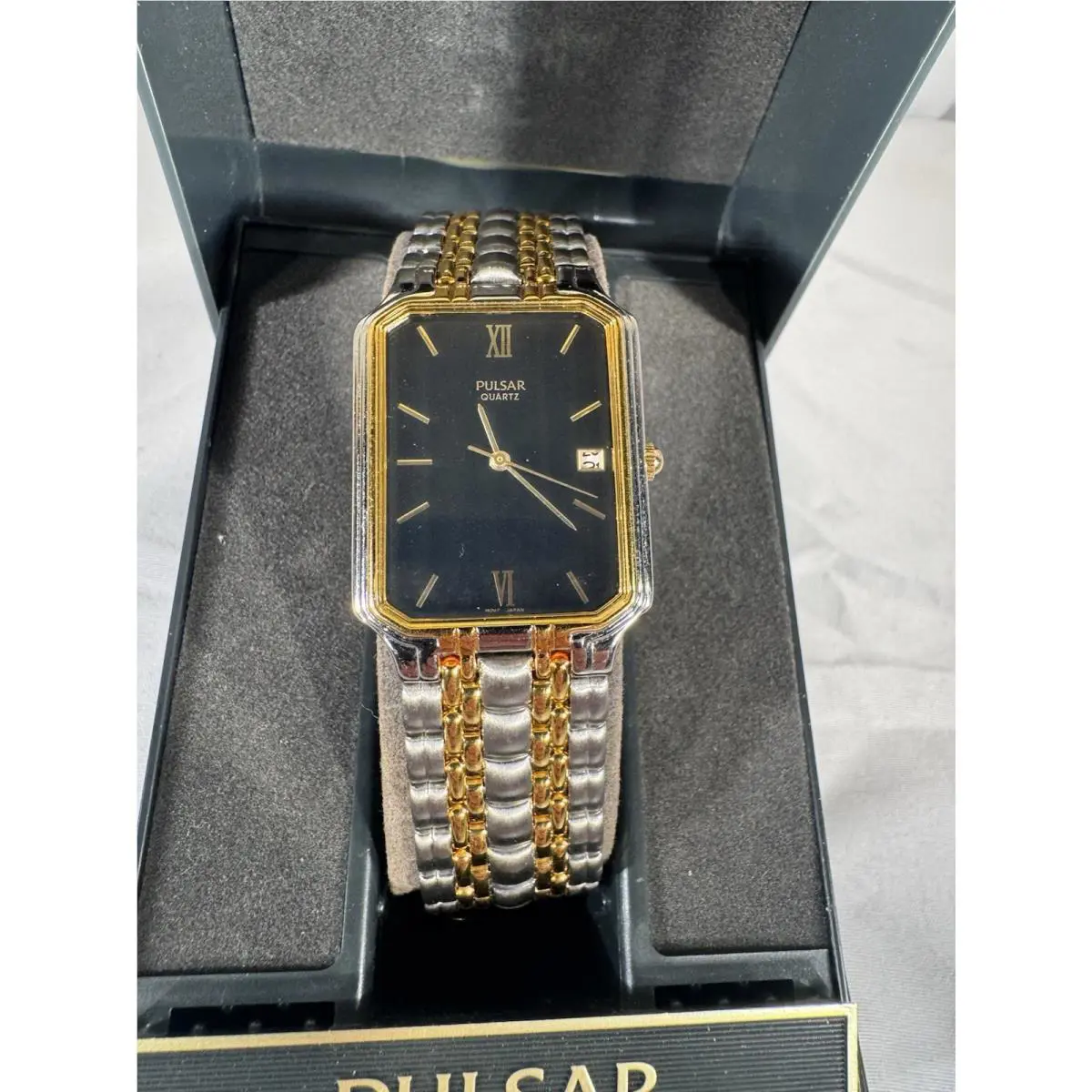 Pulsar Quartz Watch Men 26mm Two-tone Black Dial Date V722-X104 Battery 7.5