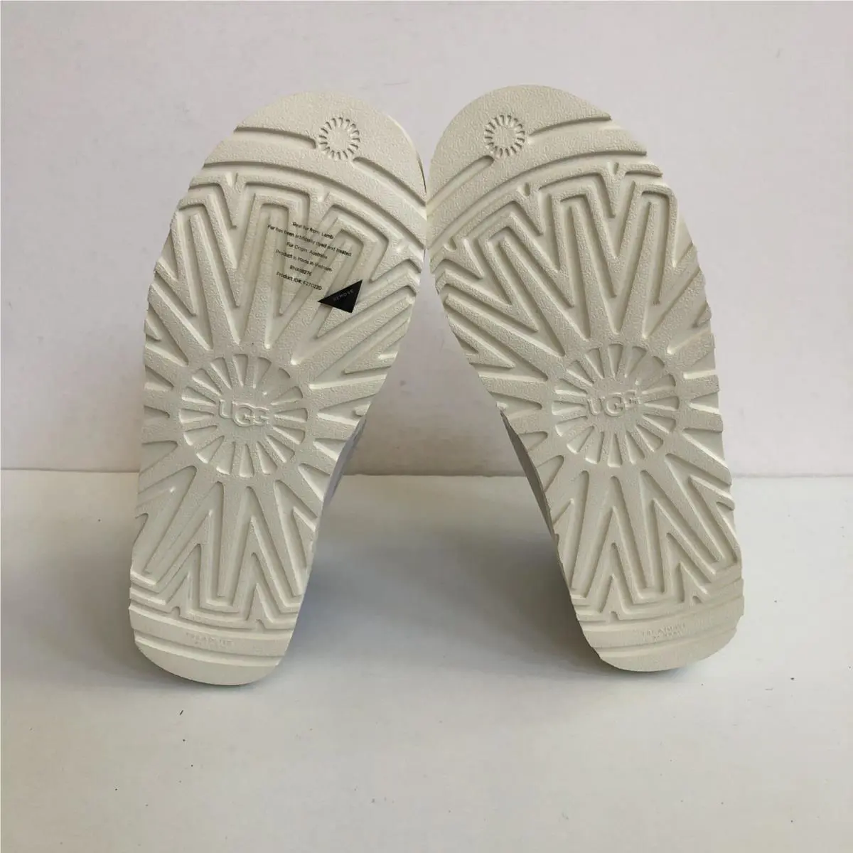 UGG shoes - White 3