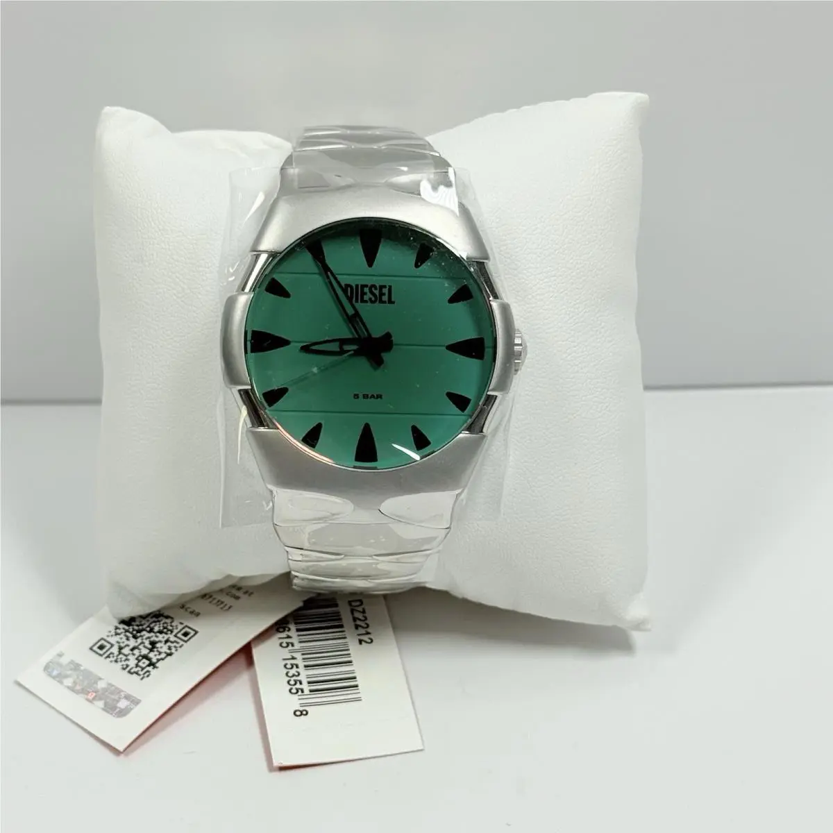 Diesel DZ2212 D-sruptor White Sunray Dial Teal Crystal Stainless Men’s Watch