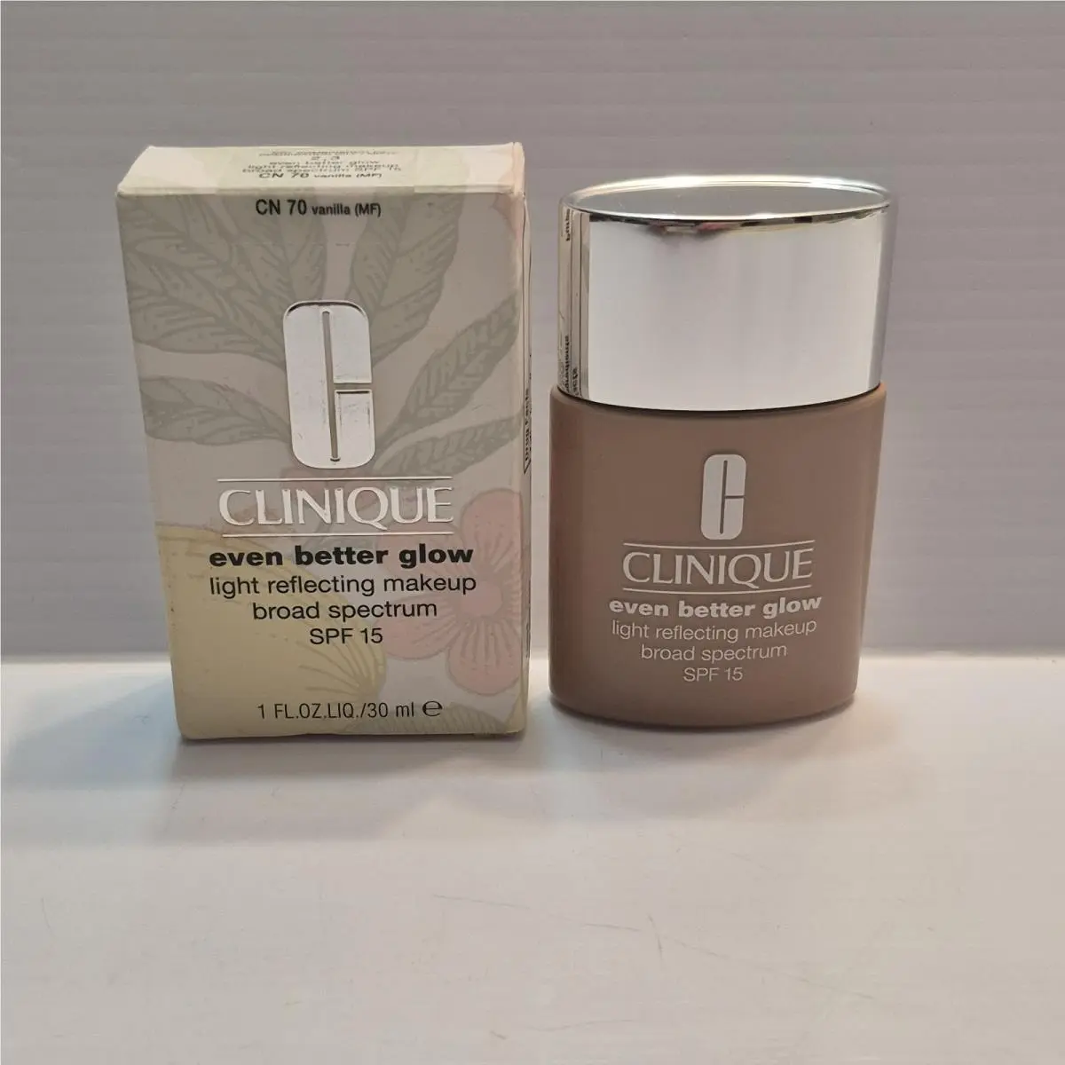 Clinique Even Better Glow Light Reflecting Makeup 1 oz CN70 Vanilla MF