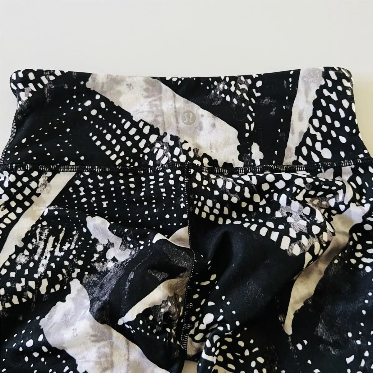 Lululemon clothing - Black 2