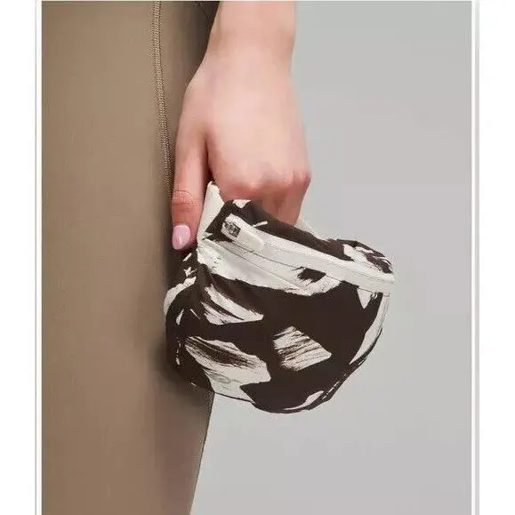 Lululemon clothing - Monarch Bloom Bone / Espresso 5