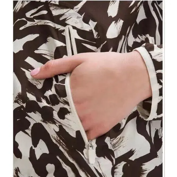 Lululemon clothing - Monarch Bloom Bone / Espresso 7