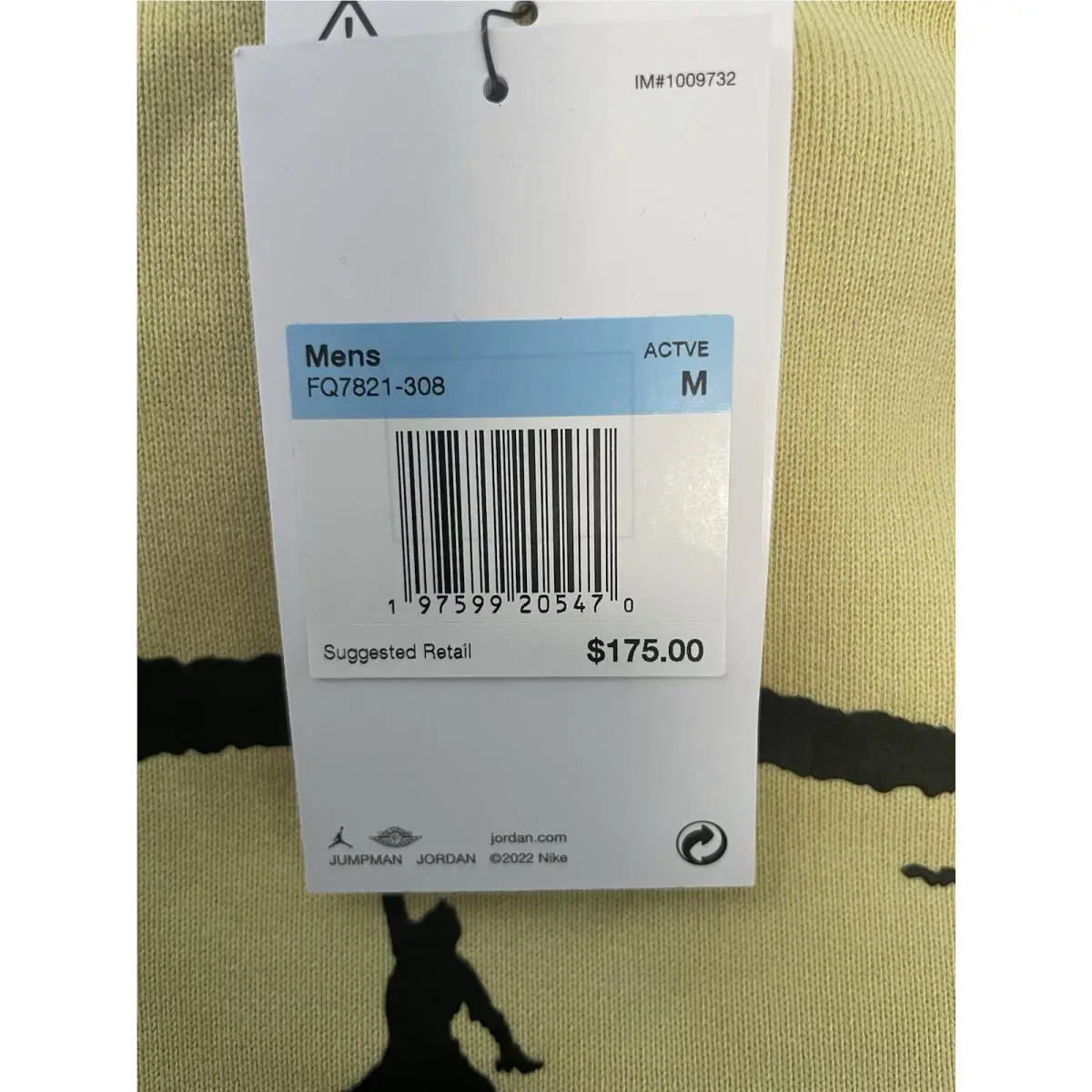 Nike clothing - Yellow (UPC: 0197599205470) 3