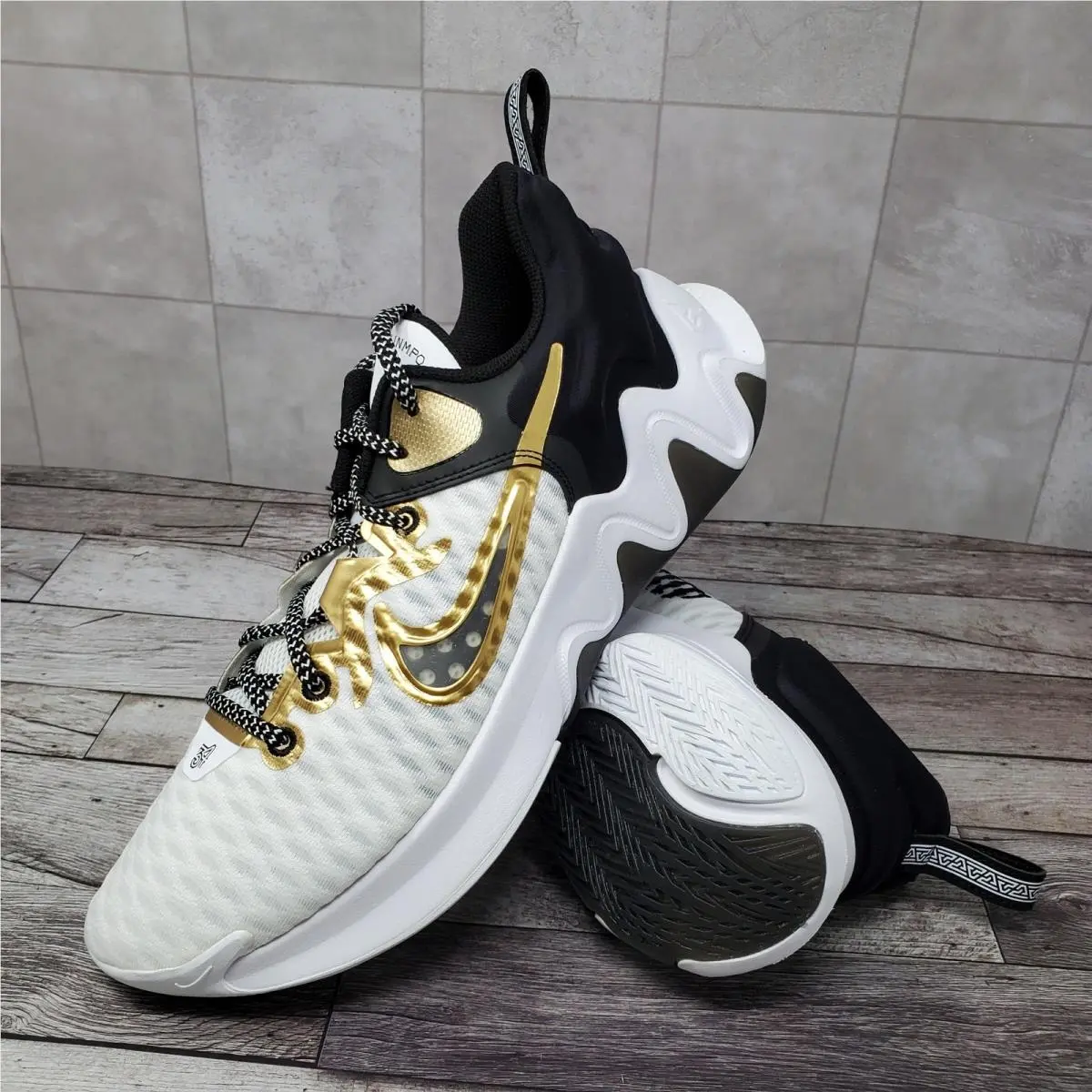 Nike Giannis Immortality Men`s Size 11.5 White Metallic Gold Black CZ4099-100