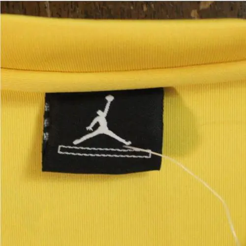 Nike clothing - 82335768808 RN 56323 CA 05553 RFC# NME920220KL4 - Yellow 4