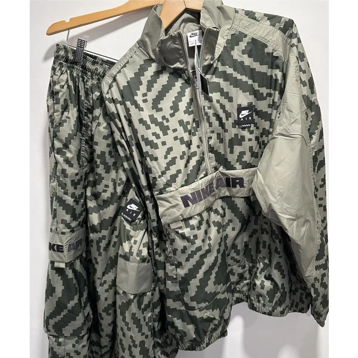 Nike clothing - Green 1